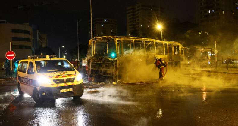 Fransa’da kaos: Protestolarda bin kişi gözaltına alındı, 1 kişi yaşamını yitirdi