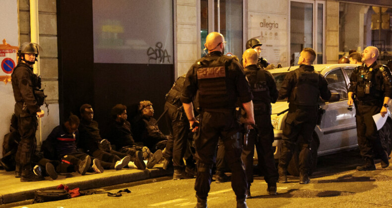 Fransa’da olaylar durulmuyor: Paris’in Şanzelize Caddesi tahliye edildi