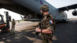 Fransız Parlamentosu savunma bütçesini 413 milyar avroya çıkaran tasarıyı kabul etti