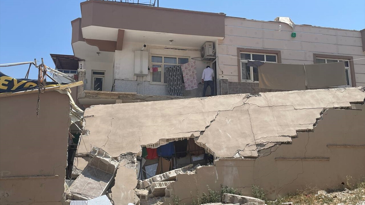 Gaziantep’te 2 katlı hasarlı bina çöktü: 5 kişi yaralandı