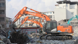 Hatay’da 1 milyon metreküp enkaz yerleşim yerlerinden taşındı