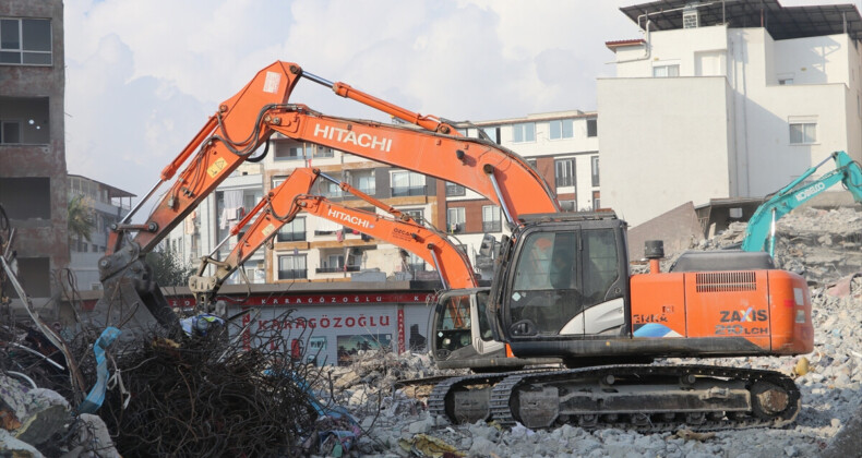 Hatay’da 1 milyon metreküp enkaz yerleşim yerlerinden taşındı