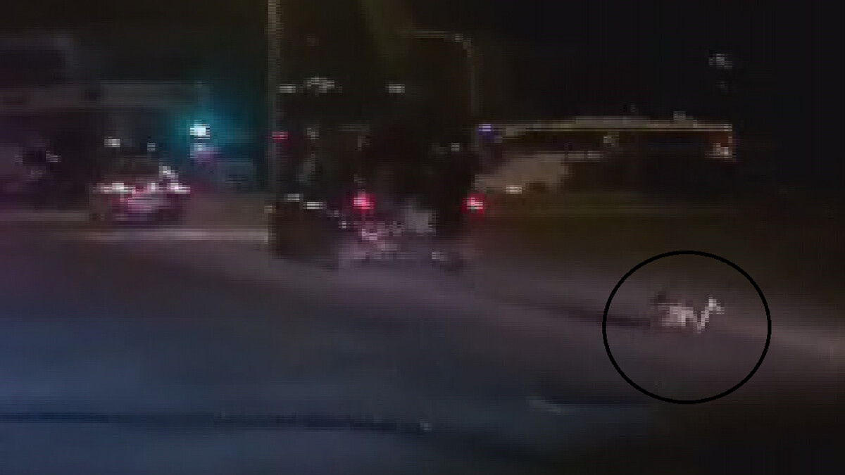 Hatay’da otomobilin bagajında yolculuk yapan çocuk düştü