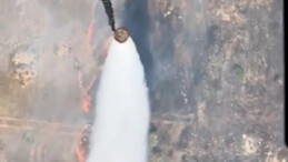 Hava araçlarının önemini gözler önüne seren video: Yangın söndürme helikopterinin müdahalesi kamerada