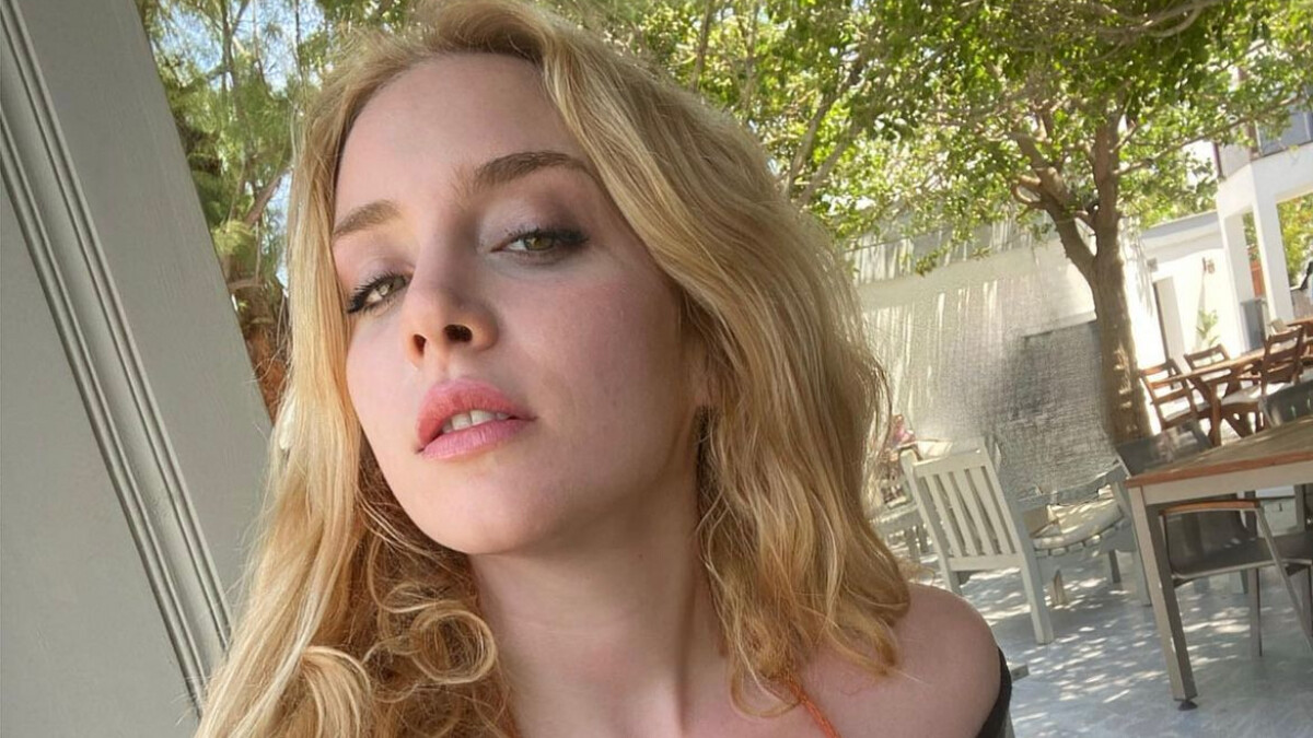 Hayal Köseoğlu ayna karşısına geçti, cesur pozu sosyal medyayı salladı! “Sanat eseri gibi”