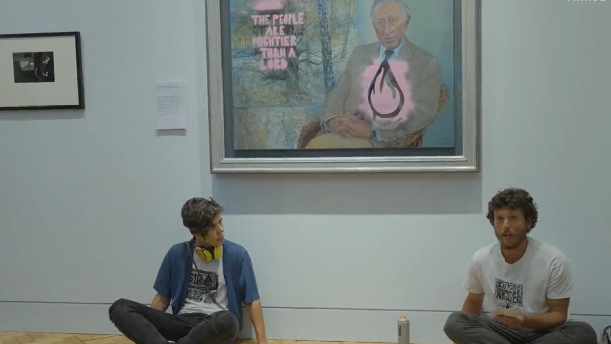 İklim aktivistleri İngiltere Kral’ı Charles’ın resmini hedef aldı