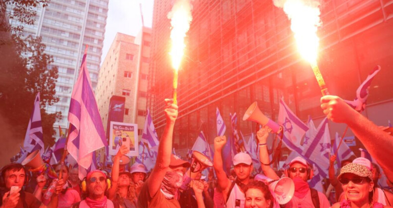 İsrail’de tartışmalı yargı tasarısı protestoları artarak devam ediyor