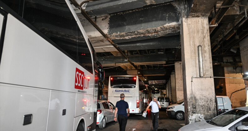 İstanbul Otogarı’nda korkutan görüntü! Kolon ve kirişlerdeki sıvaların döküldü