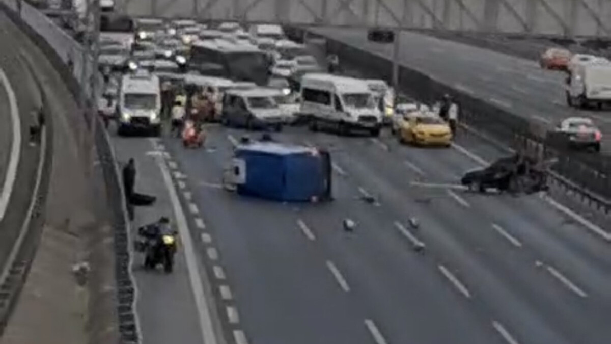 İstanbul’da kazayı fotoğraflarken kargo aracının çarptığı adam öldü