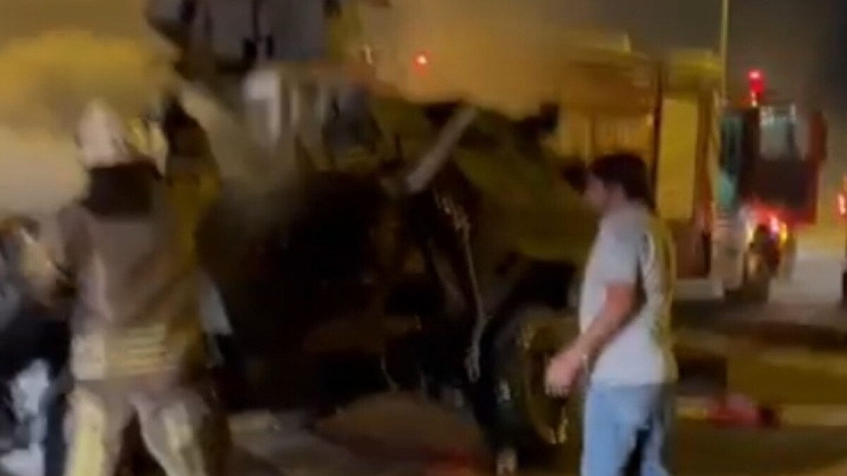 İstanbul’da polisleri taşıyan zırhlı araç yandı