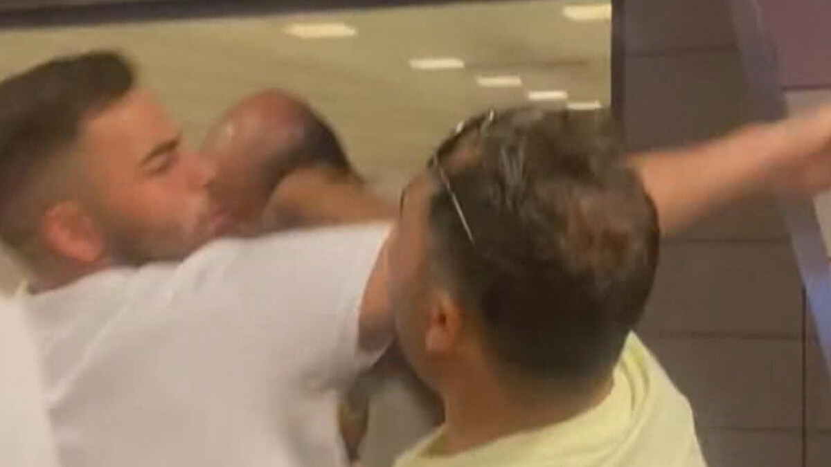 İstanbul’da toplu taşımada kadınların videosunu çeken 2 kişiye vatandaştan tepki