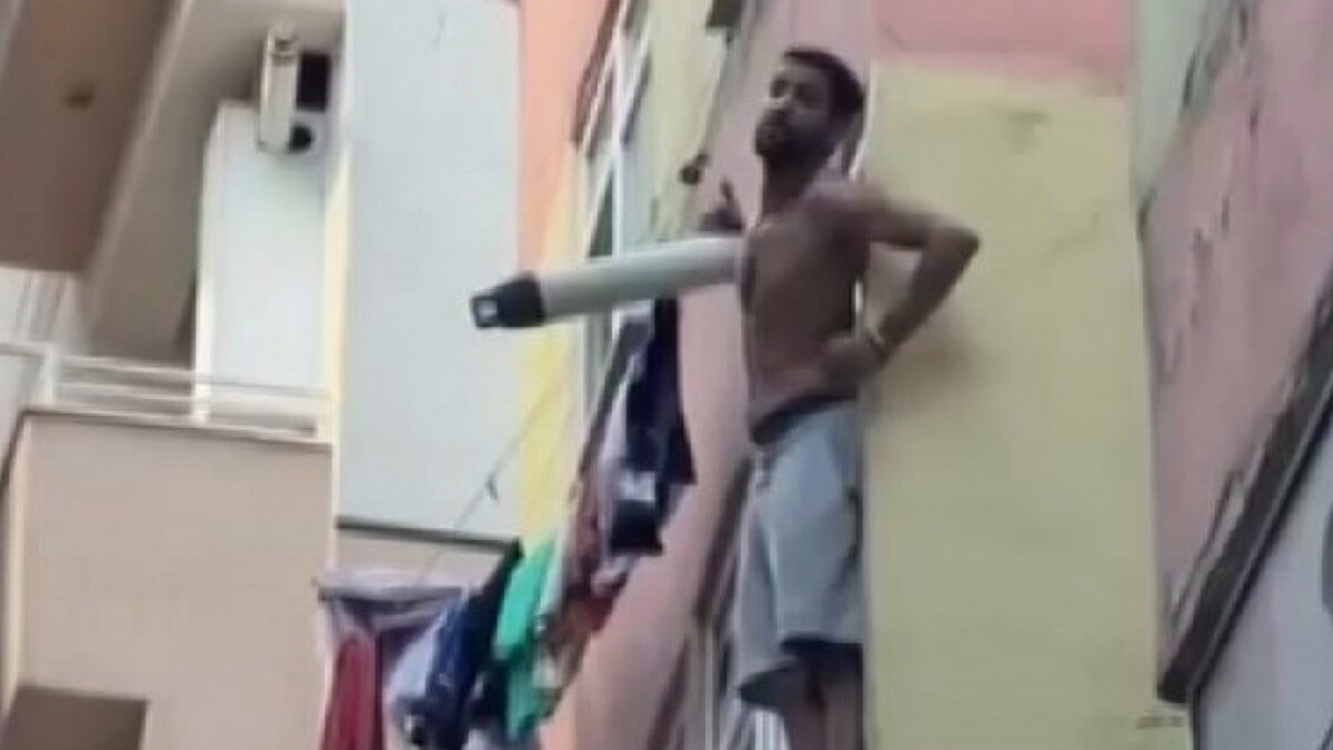 İstanbul’da uzun süredir ilişkisi olmadığı için balkona çıktı: Mahsur kaldı