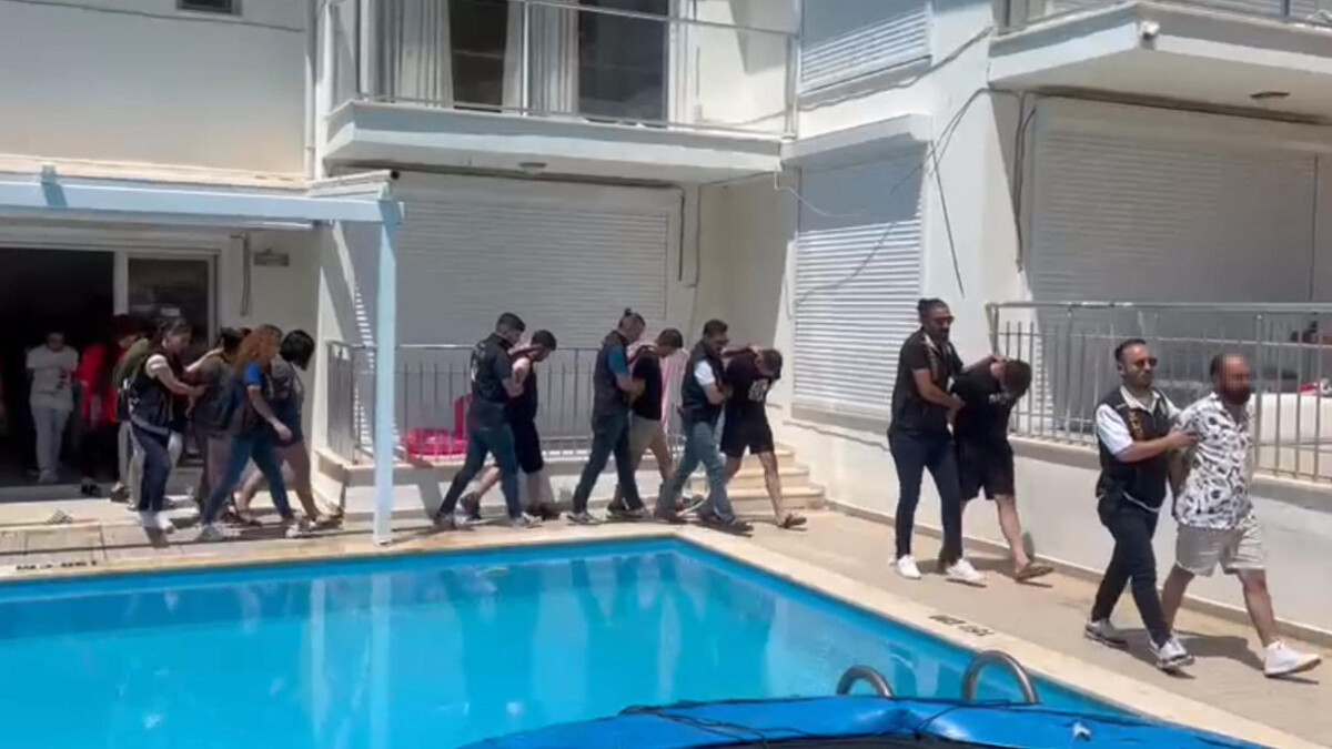 İzmir merkezli 7 ilde vize dolandırıcılığına operasyon: 70 gözaltı
