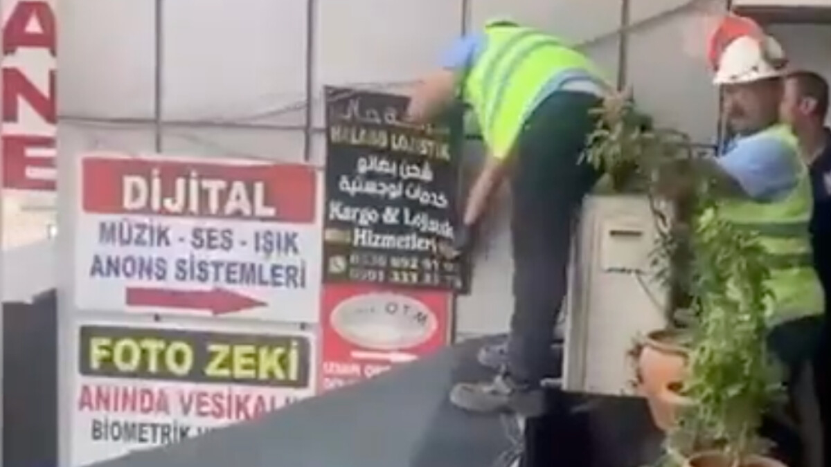 İzmir’de Arapça tabelalar indirildi