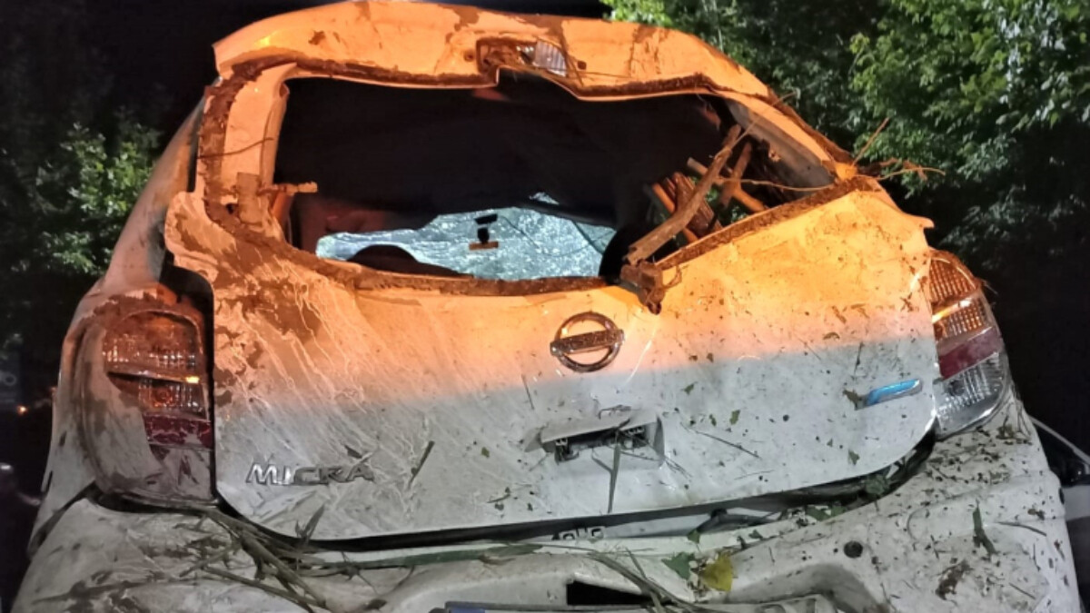 İzmir’de otomobilin elektrikli motosiklete çarptığı kazada 7 kişi yaralandı