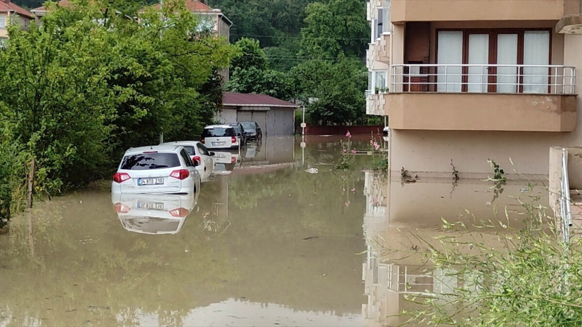 Kastamonu’da şiddetli yağış su taşkınlarına neden oldu