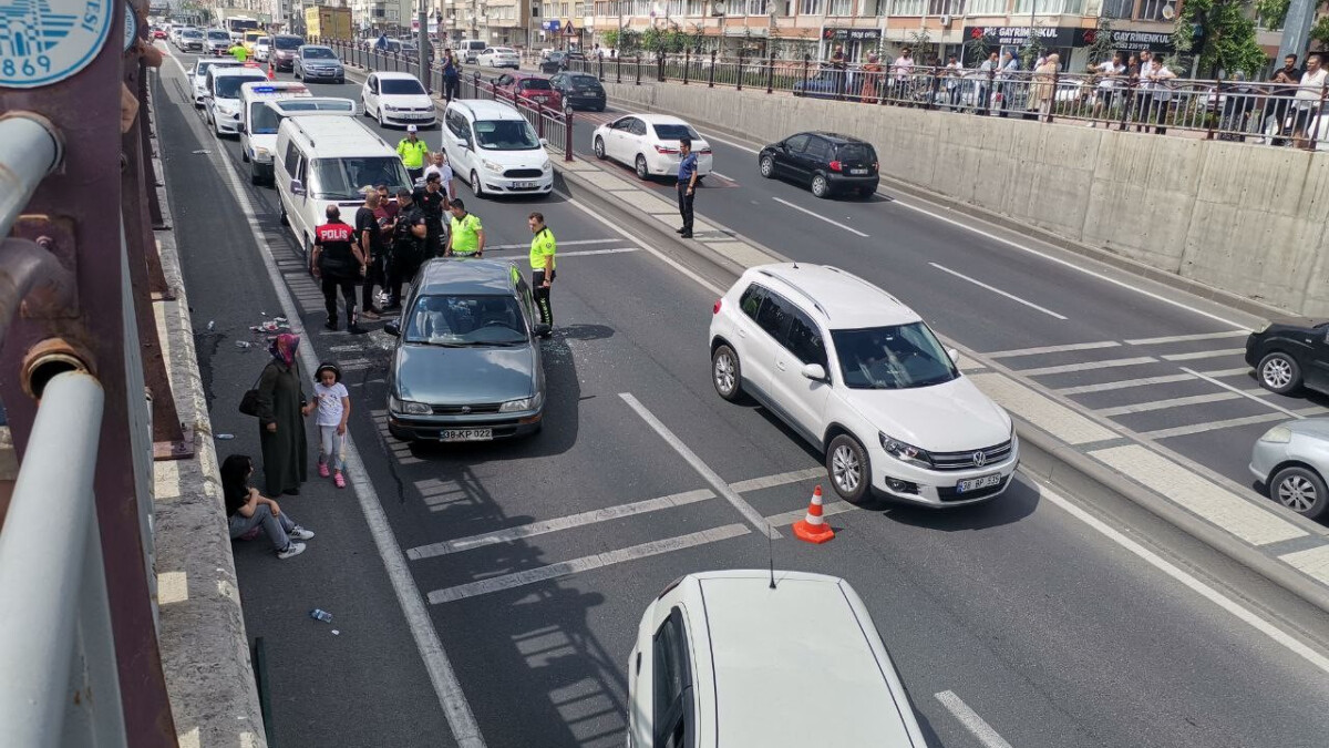 Kayseri’de kaza sonrası kavga çıktı: Minibüs şoförü bıçaklandı