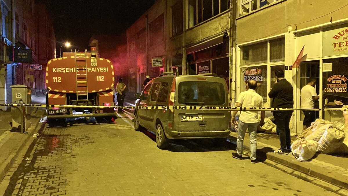 Kırşehir’de iş hanında çıkan yangında 9 iş yeri zarar gördü