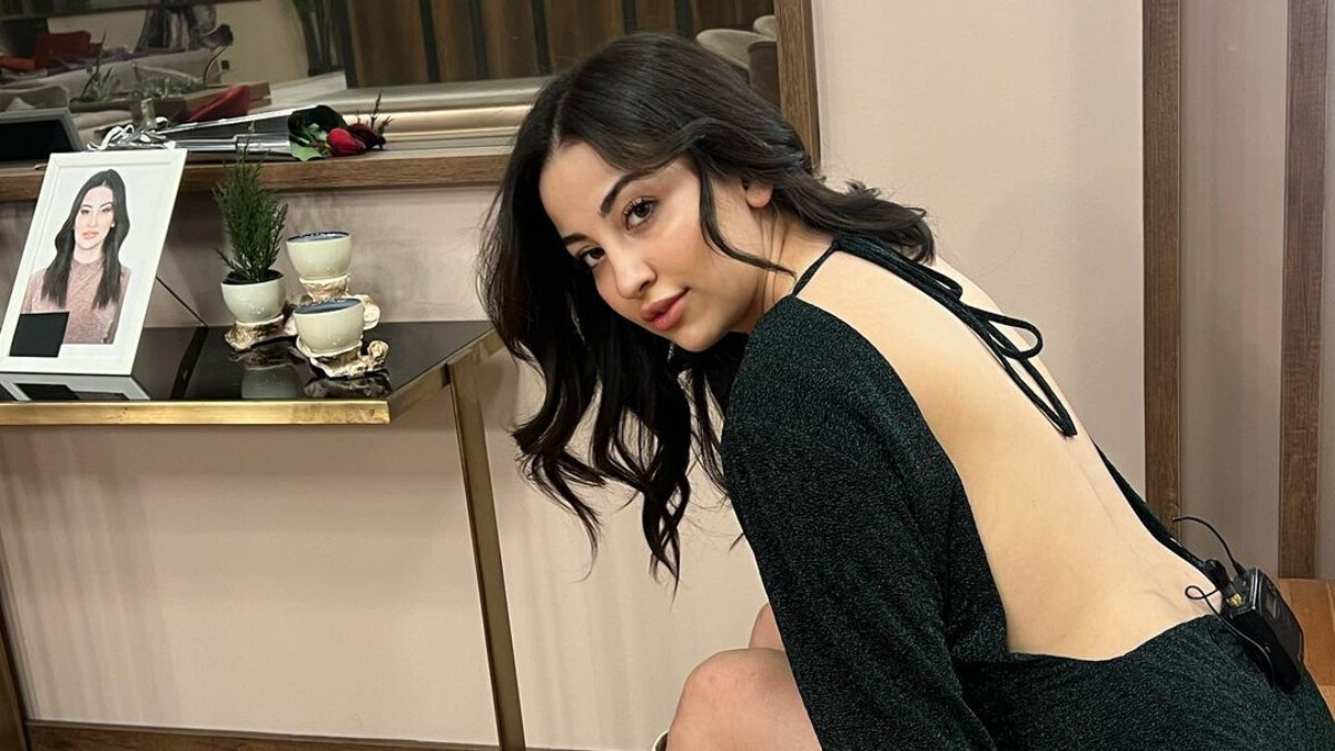 Kısmetse Olur’un fenomen Buse’si fizik şov yaptı! “Düğmeyi açık unutmuşsun”