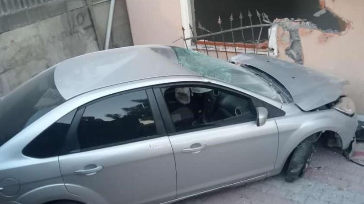 Kocaeli’de bahçeye uçan otomobil korku dolu anlara neden oldu: 2 yaralı