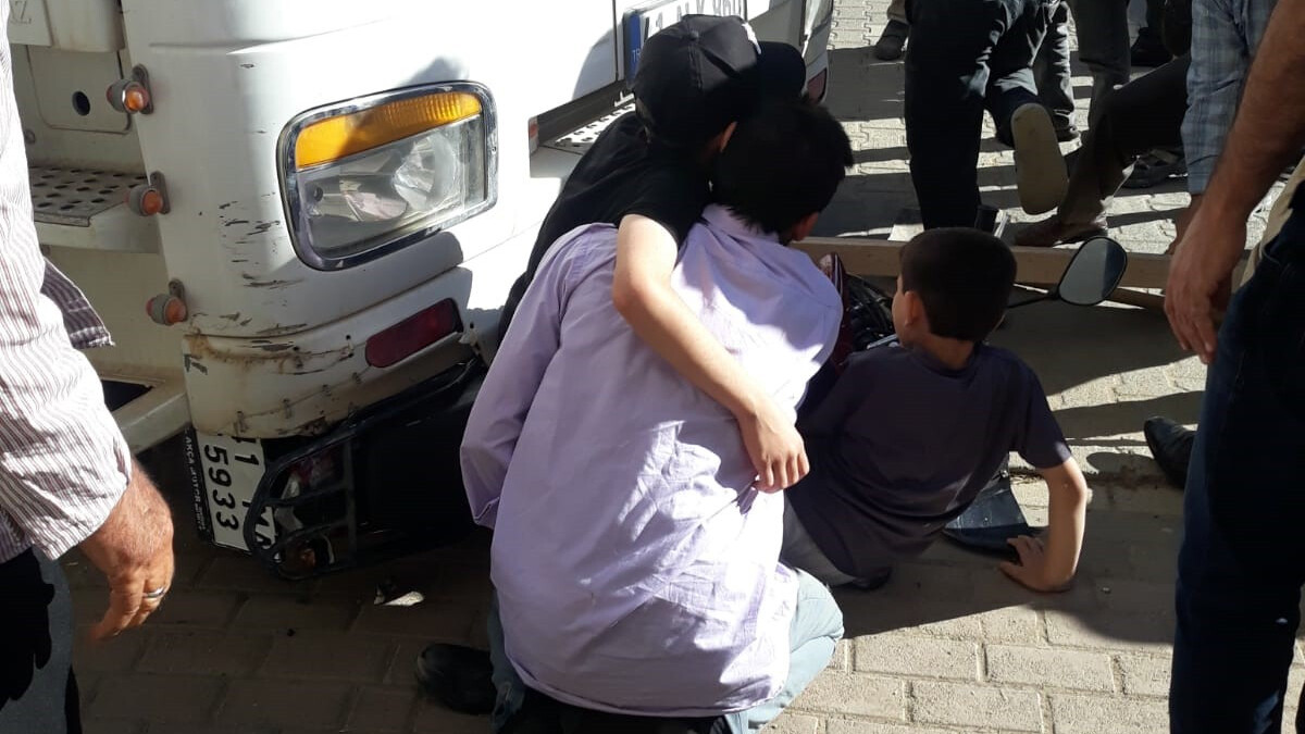 Kocaeli’de geri manevra yapan hafriyat kamyonu baba ve 2 çocuğunu ezdi