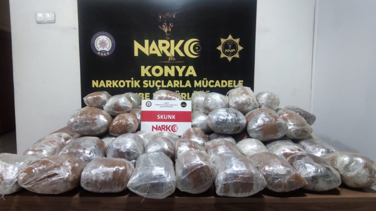 Konya’da bir minibüsten paket paket uyuşturucu çıktı