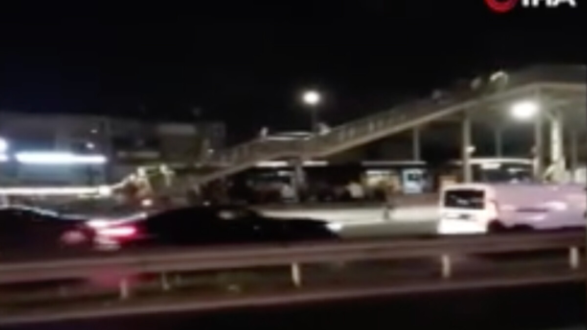 Küçükçekmece’de arızalanan metrobüs paniğe sebep oldu