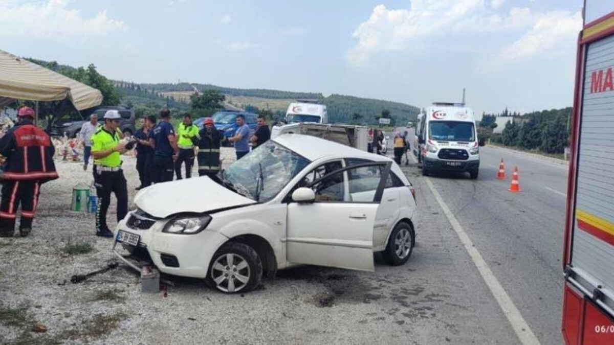 Manisa’da karşı şeride geçen otomobilin kamyonetle çarpıştığı kazada 1 kişi öldü