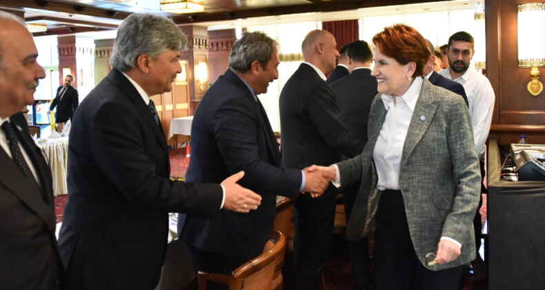 Meral Akşener, partisinin milletvekilleriyle yemekte buluştu