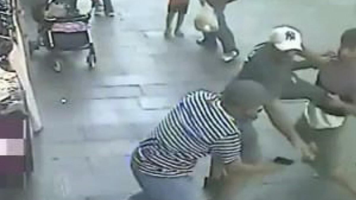 Mersin’de husumetlisinden kaçan şahıs yoldaki kadını kendisine siper etti