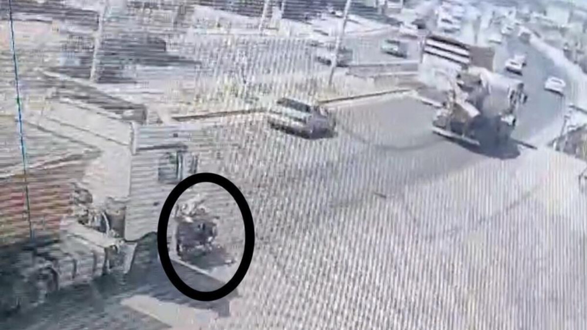 Mersin’de motosiklet, tırın altın kaldı: 1 ölü 1 yaralı