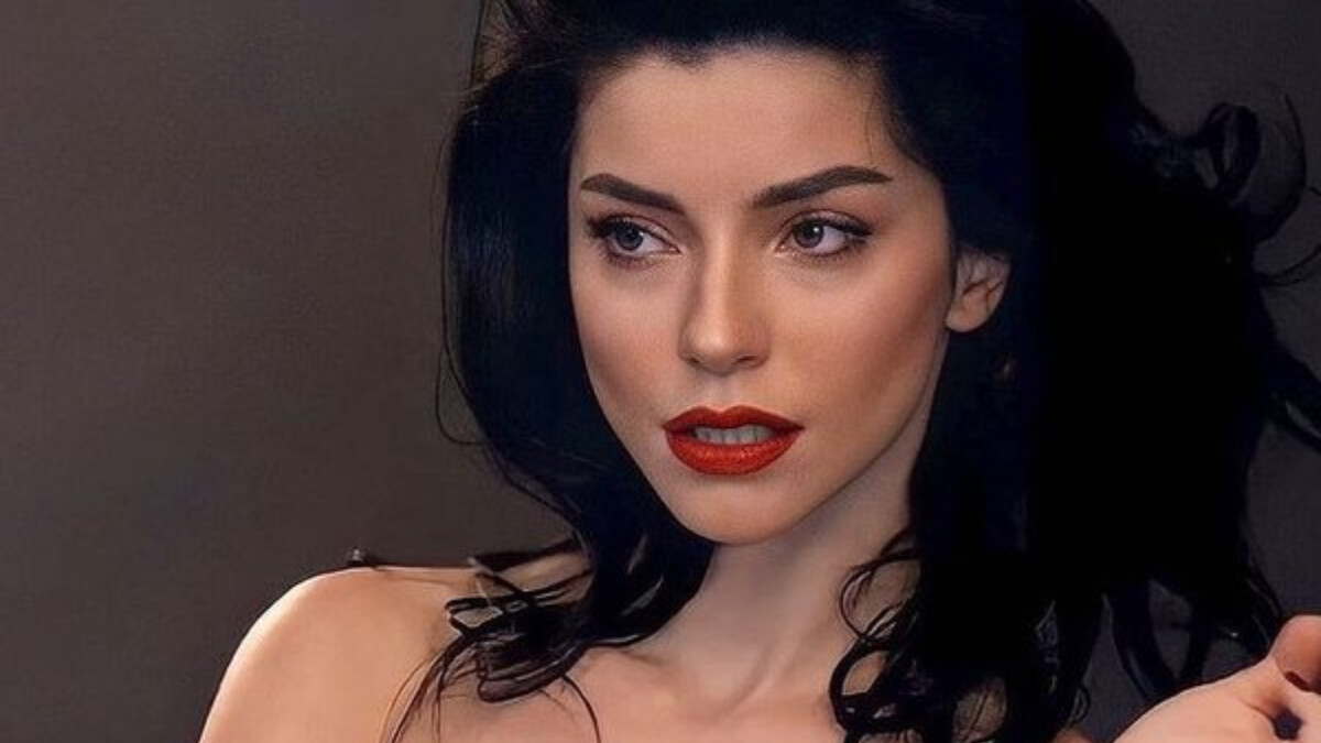 Merve Boluğur’un ‘Barbie’ temalı cesur pozları olay yarattı! ‘Gerçek Barbie’