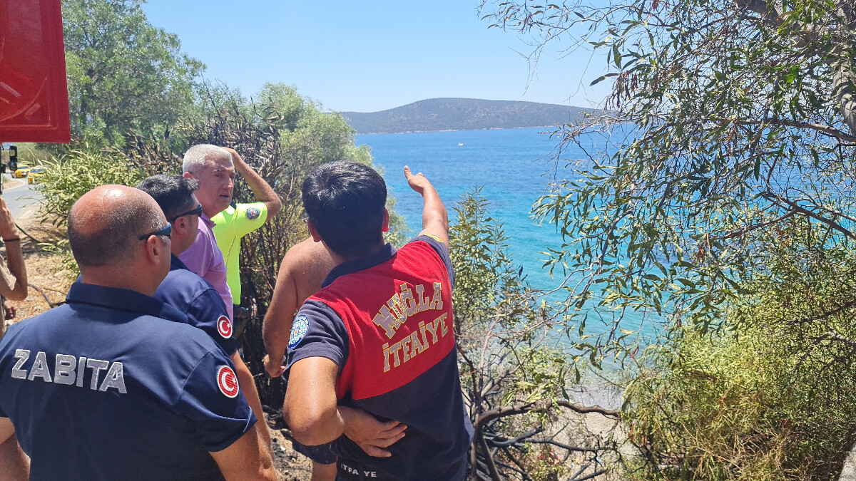 Muğla’da bir adam ormanda yangın çıkarıp denizde boğulma tehlikesi geçirdi