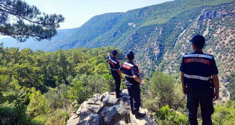 Muğla’da orman yangınına karşı jandarma devriye geziyor