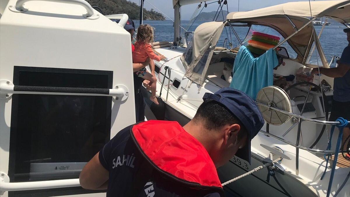 Muğla’da Yunanistan unsurlarınca itilen 31 göçmen kurtarıldı