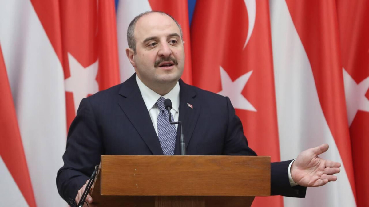 Mustafa Varank’tan Hüseyin Baş’a: Komik olan siyasetçiyim diye utanmadan ortalıkta gezip yorum yapmak