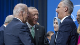 NATO Zirvesi’nde, Cumhurbaşkanı Erdoğan, Joe Biden ve Jens Stoltenberg’in keyifli sohbeti