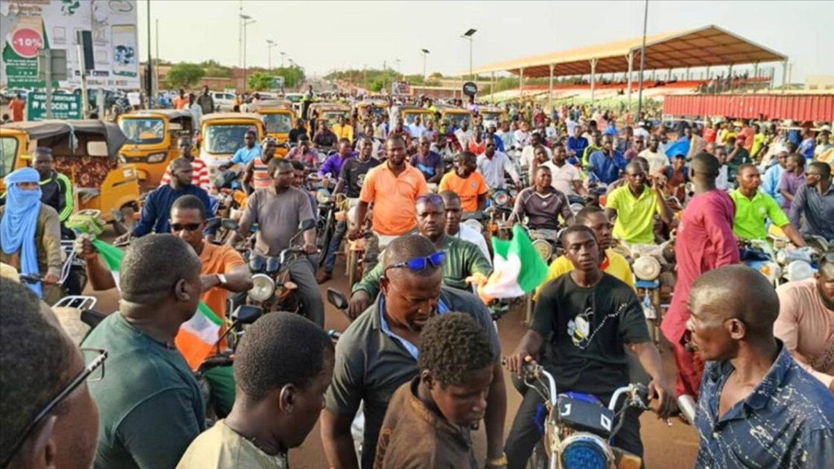 Nijer ordusundan darbecilere destek