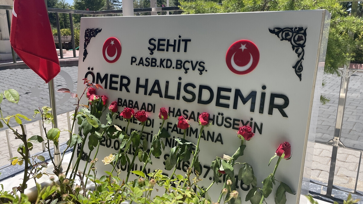 Ömer Halisdemir’in kabrine ziyaret