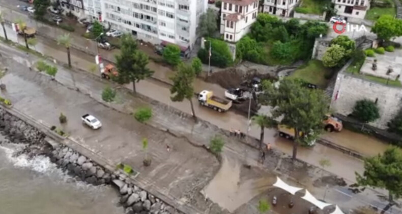 Ordu’da sel sonrası kapanan sahil yolunda çalışmalar sürüyor