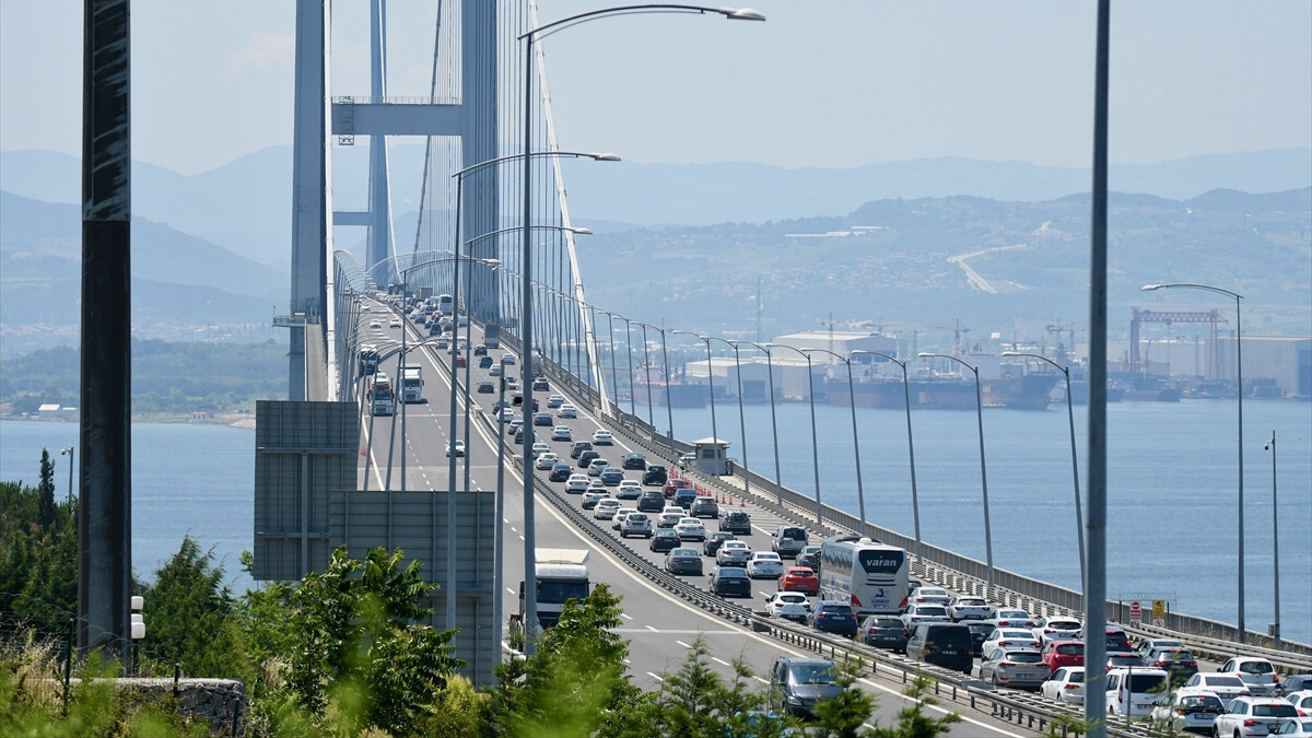 Osmangazi Köprüsü’nden geçen araç sayısında rekor