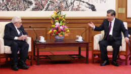 Pekin’de sürpriz buluşma: Henry Kissinger, Şi Cinping’le görüştü