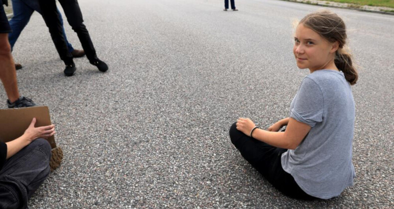 Polisin uyarılarına uymayan Greta Thunberg’e para cezası