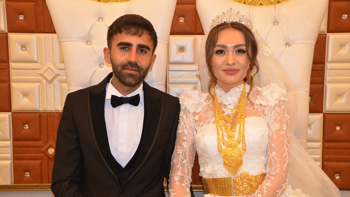 Rusya’dan Hakkari’ye gelin giden Alona için yöresel düğün düzenlendi