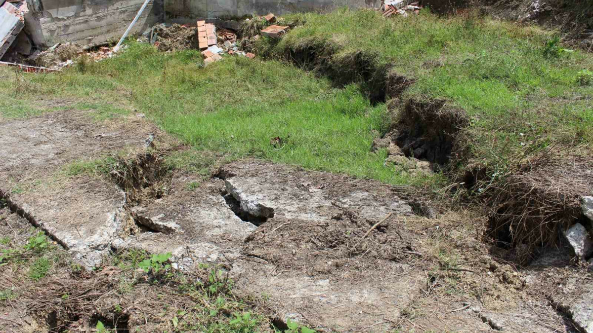 Samsun’daki mahalle çökmeye devam ediyor: 20 ev tahliye edildi