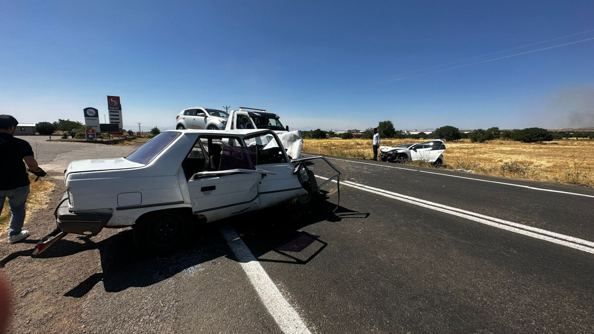 Şanlıurfa’da otomobiller kafa kafaya çarpıştı: 1 ölü