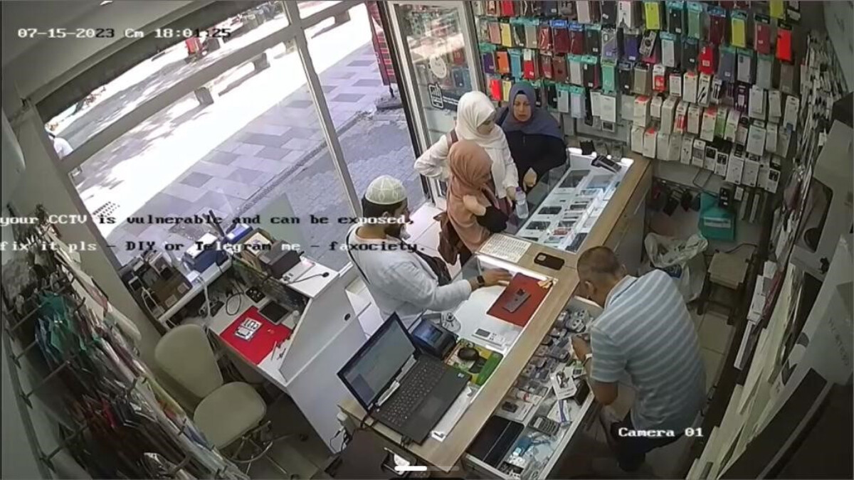 Sarıyer’de sahte dolarla esnafı dolandırıp son model telefon aldılar