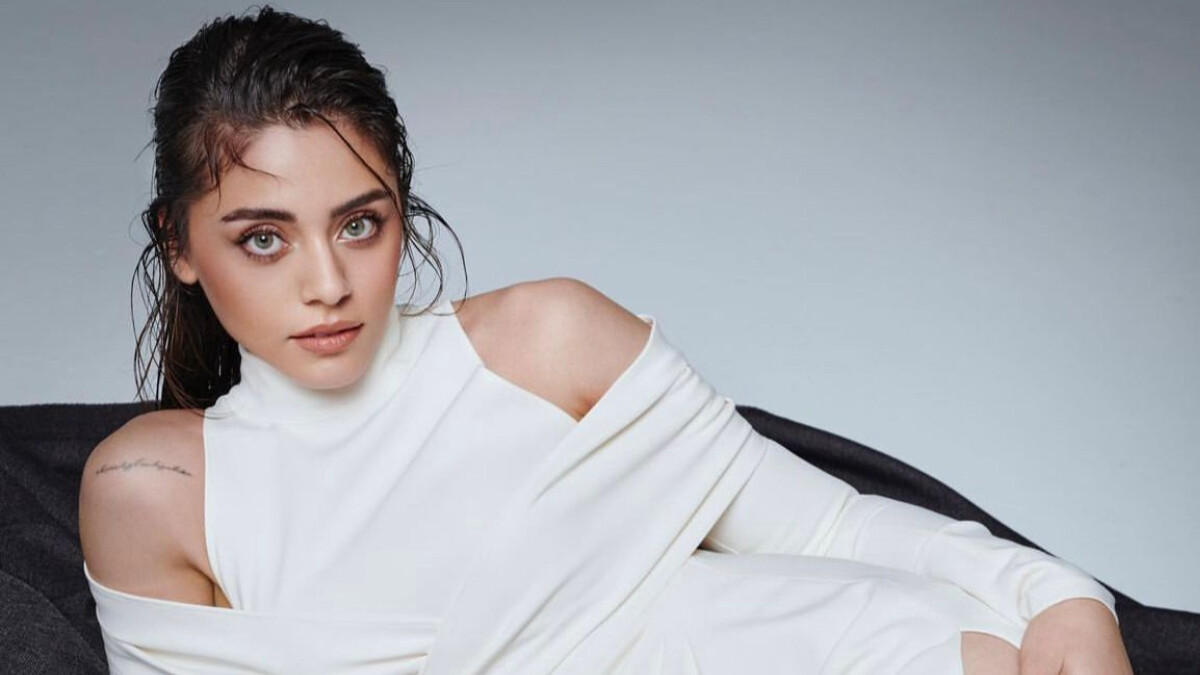 Sıla Türkoğlu havuzdan ıslak ıslak paylaştı, gören hayran kaldı! “Kuğu gibi Maşallah”