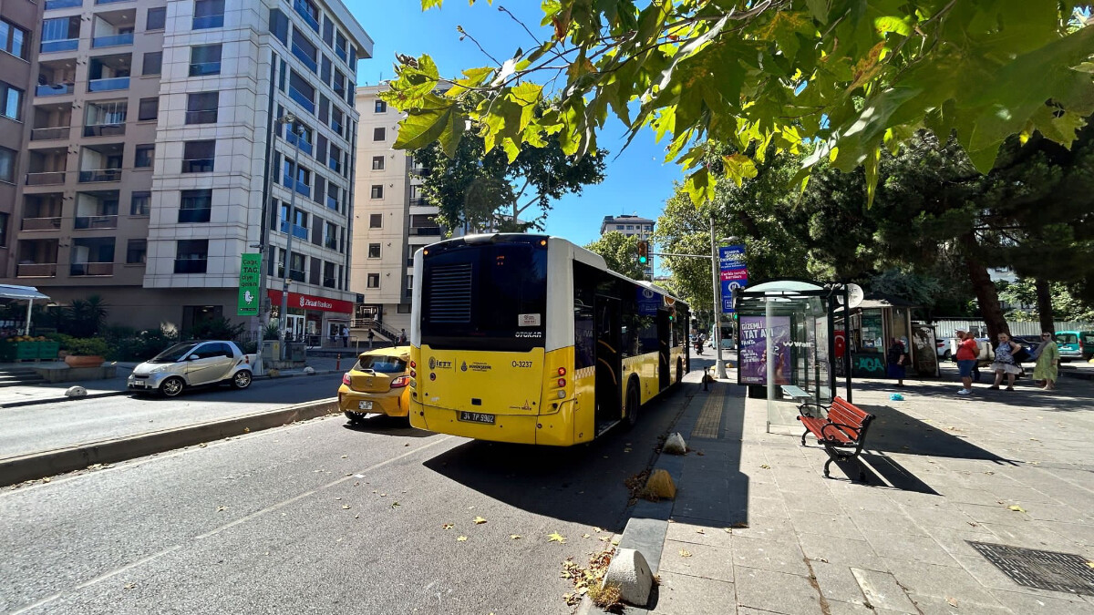 Sonu gelmiyor! Kadıköy’de İETT otobüsü arızalandı