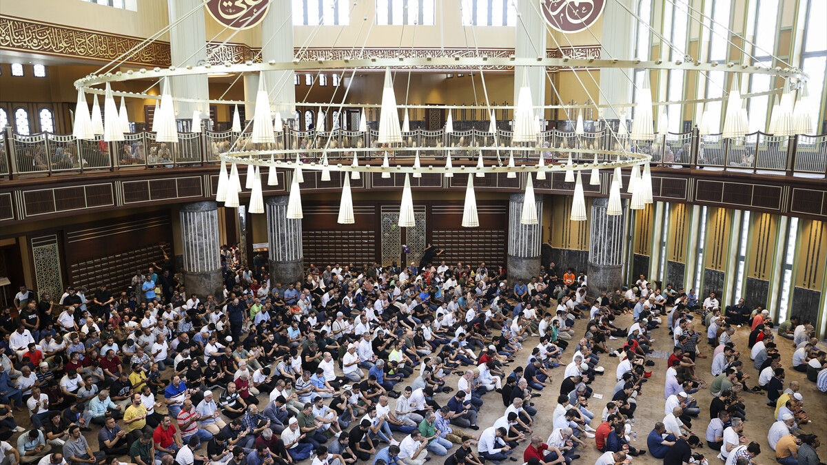 Taksim Camii’nde 15 Temmuz şehitleri için mevlit okundu